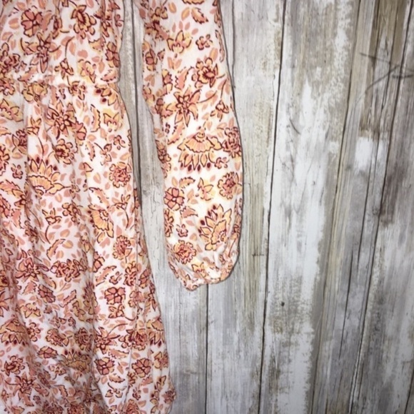 NWT Ingrid & Isabel Floral Tie Neck Blouse - Picture 2 of 5